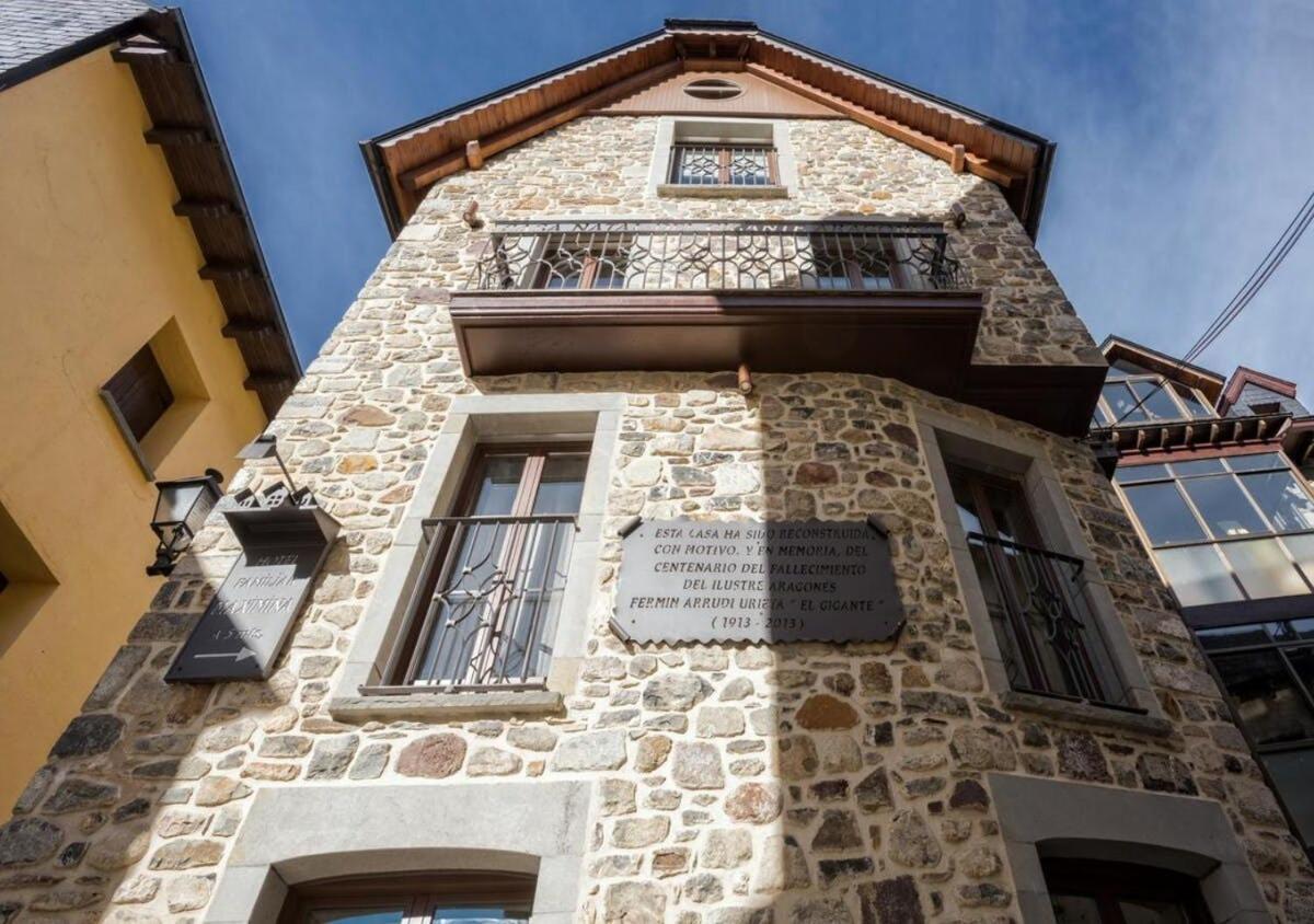 Casa Gigante De Sallent - Exclusiva Y Con Historia Сальент-де-Гальего Экстерьер фото